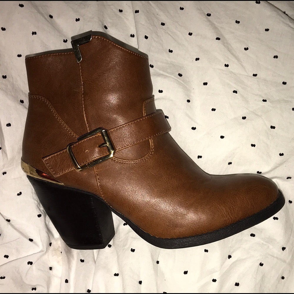 Francesca’s Ankle booties